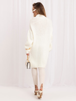Ecru mini sukienka dzianinowa oversize Violetta RUE PARIS