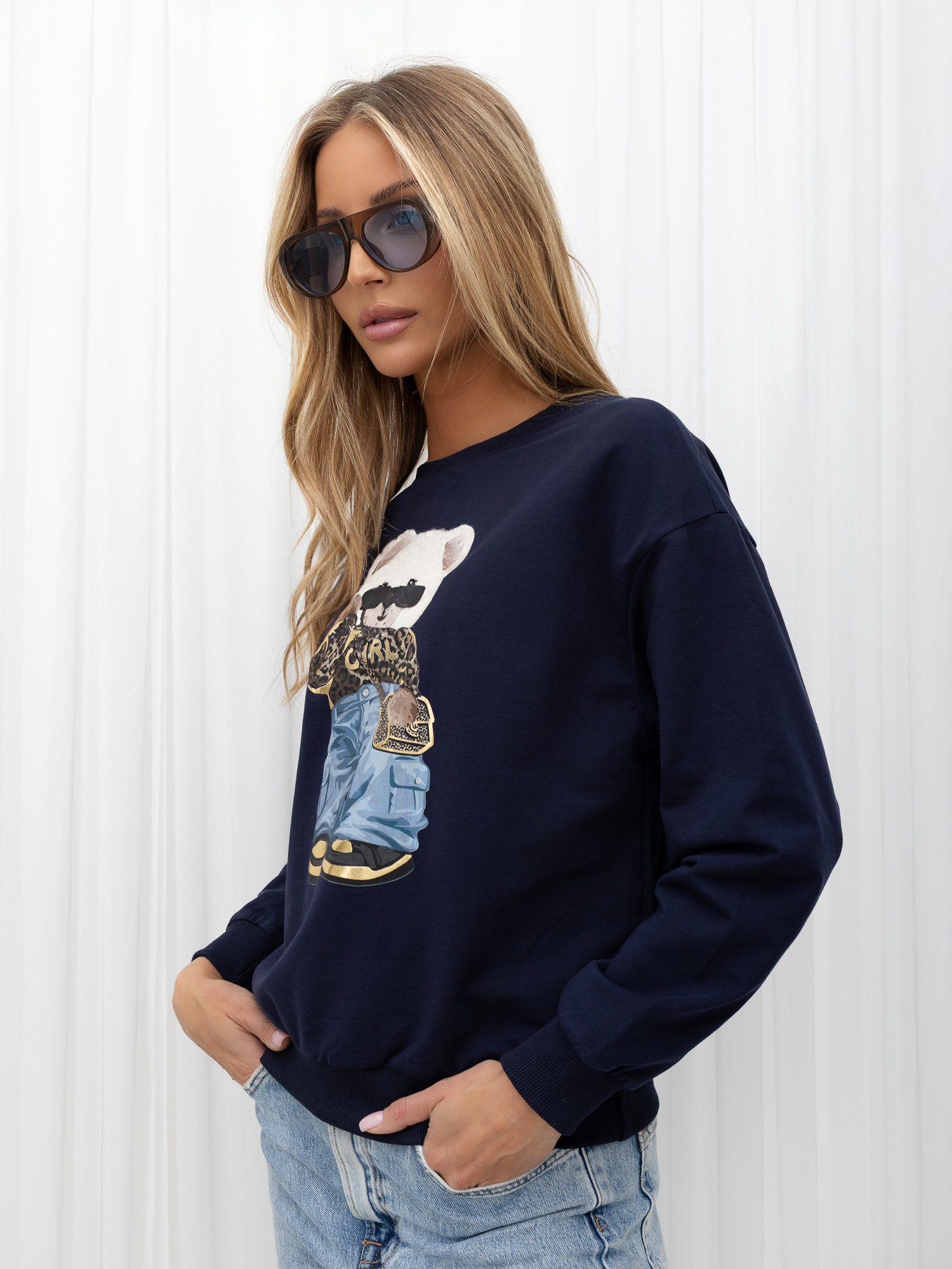 Granatowa damska bluza z aplikacją stylowego misia