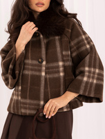 Brązowy płaszcz z szerokimi rękawami kimono