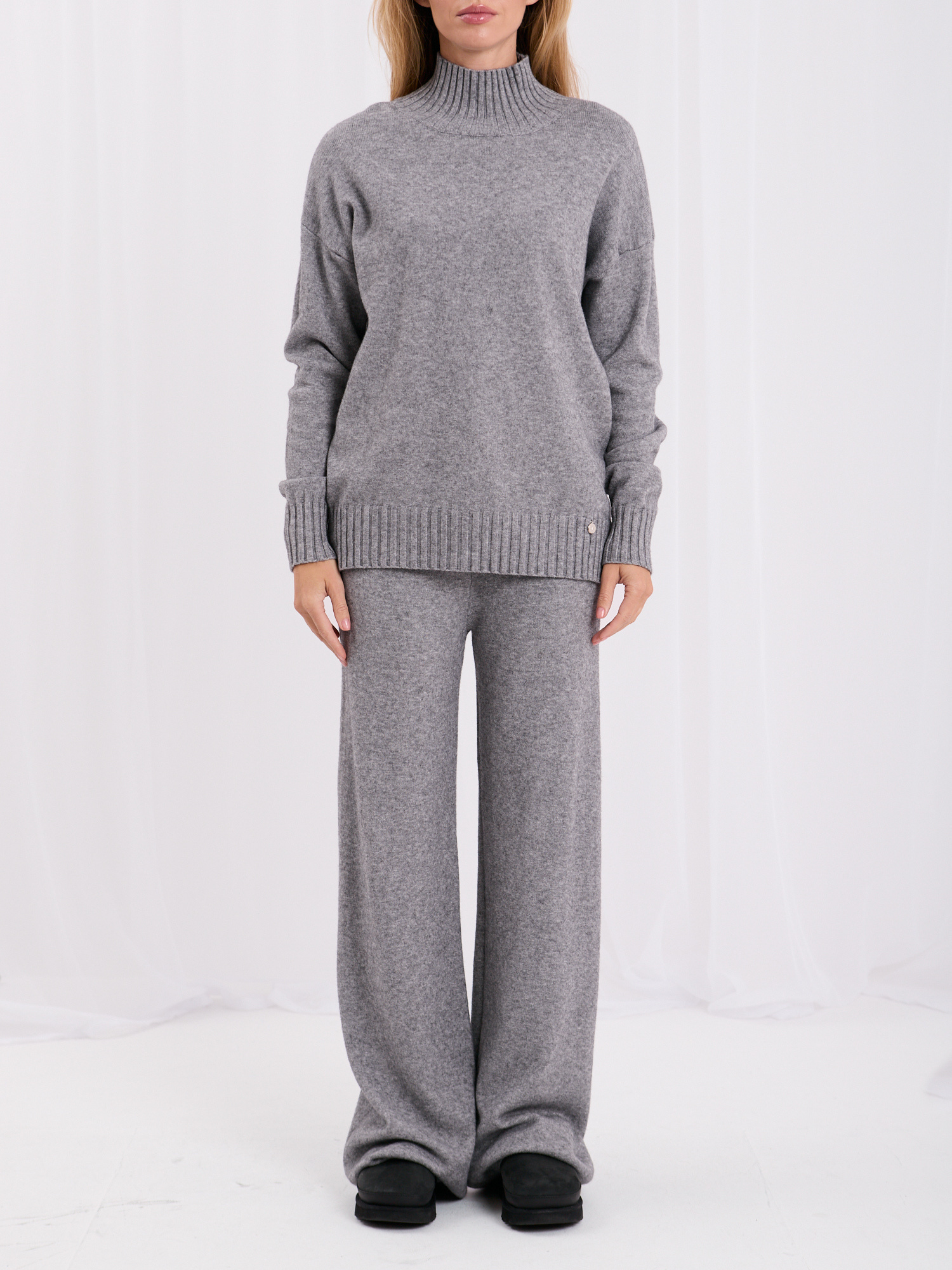 Szary swetrowy komplet oversize