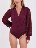 Bordowe eleganckie body z koronkowymi rękawami