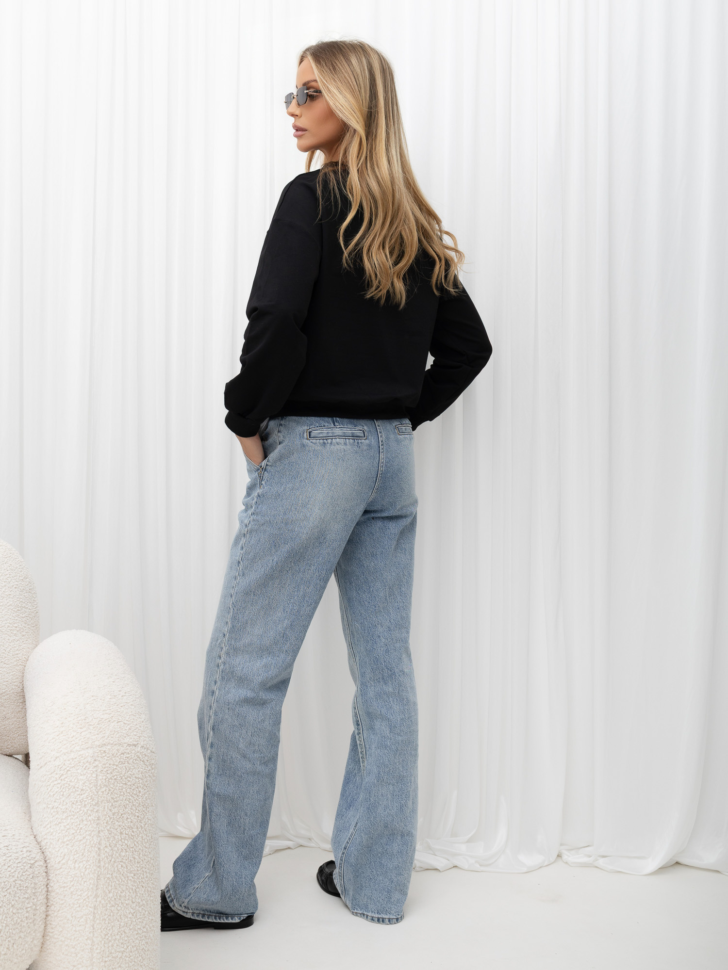 Czarna elegancka bluza z dużą kokardą