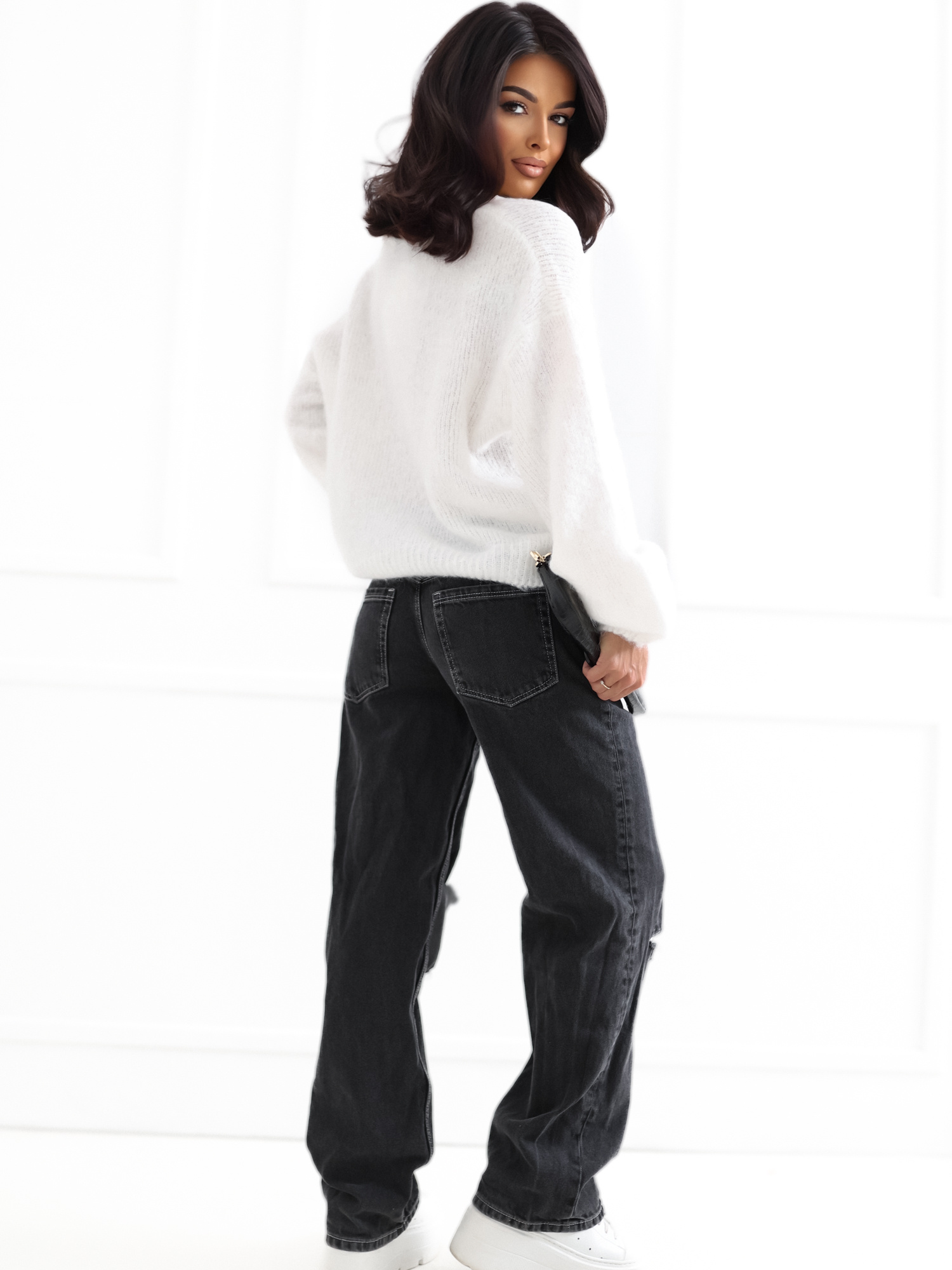Ecru damski sweter basic o kroju oversize 