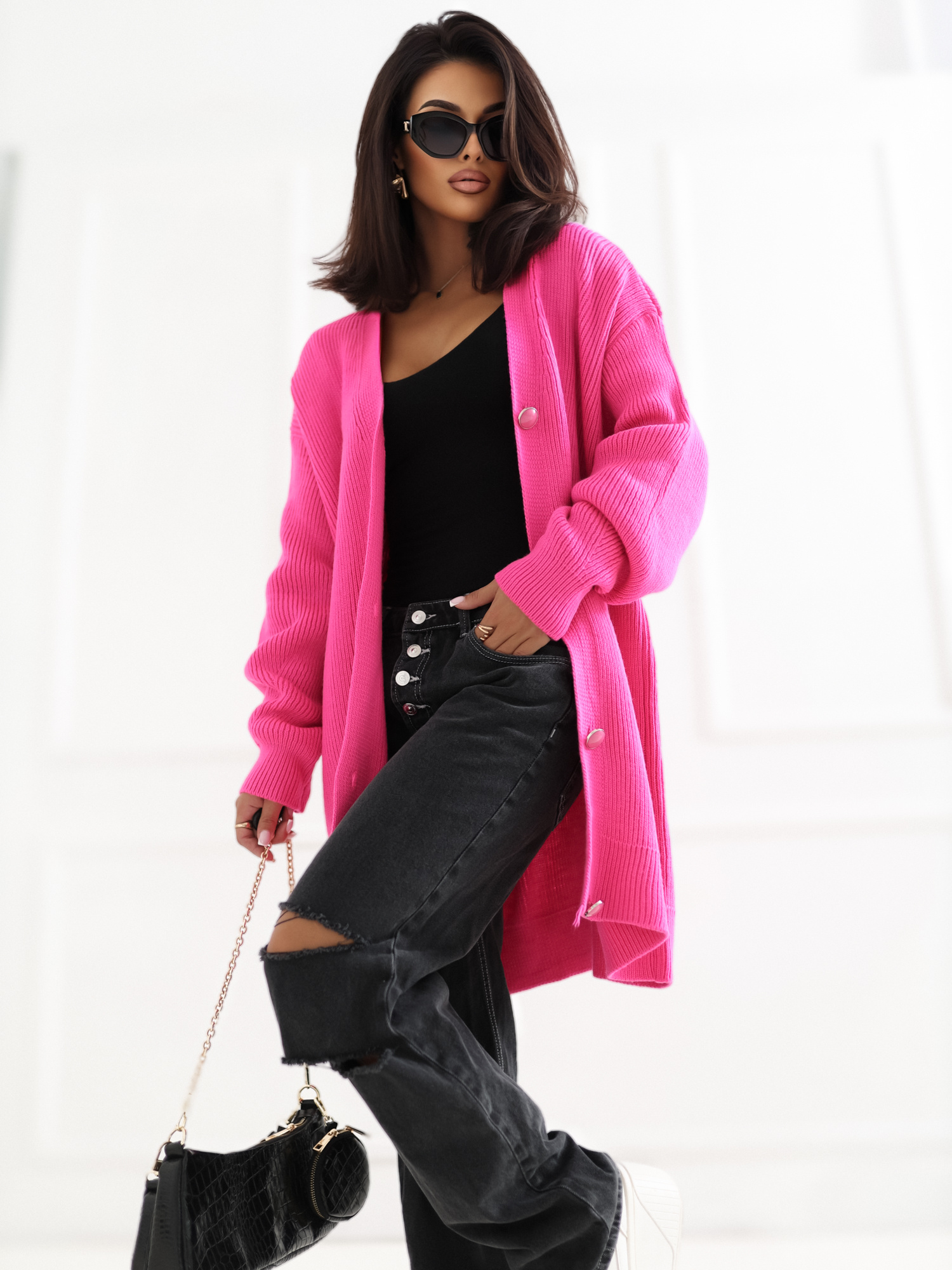 Fluo różowy sweter rozpinany z ozdobnymi guzikami RUE PARIS