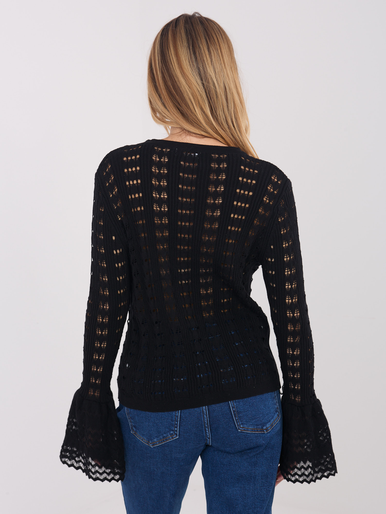 Czarny ażurowy sweter w stylu boho