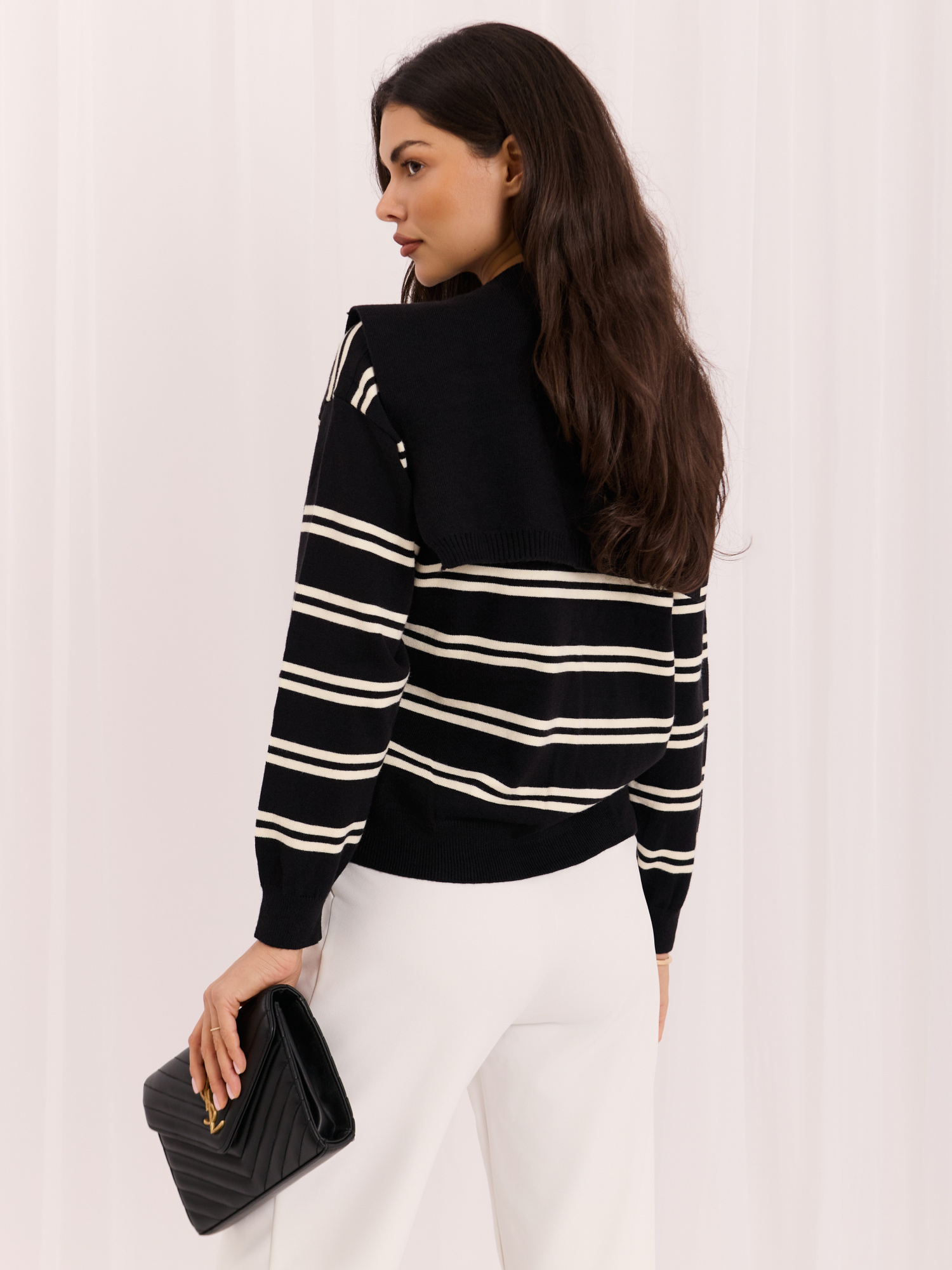 Czarny damski sweter w paski w stylu old money
