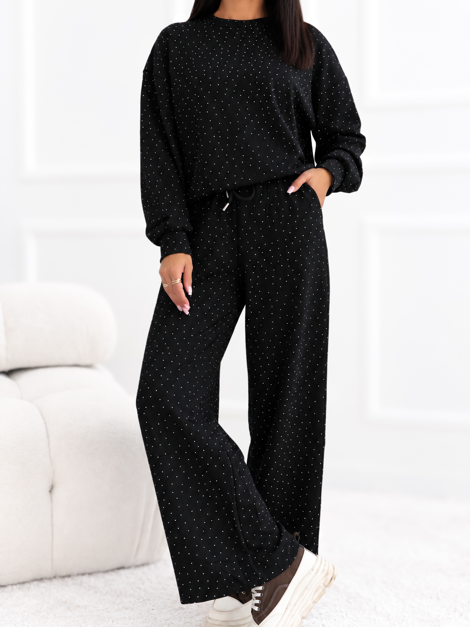Czarny dwuczęściowy komplet w stylu casual glamour 