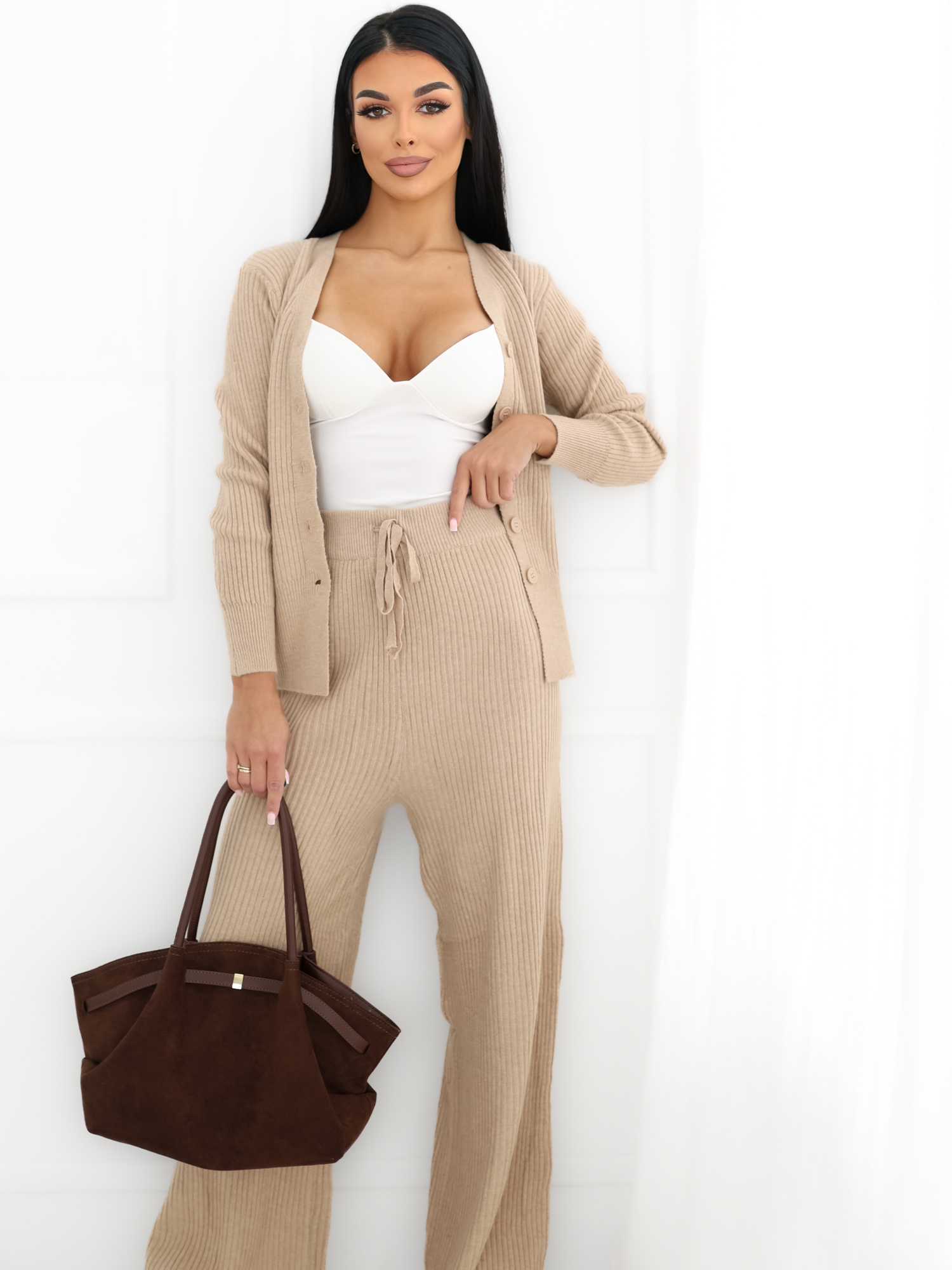 Camelowy sweterkowy komplet ze spodniami wide leg