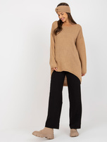 Camelowy sweter oversize z dekoltem w łódkę OCH BELLA