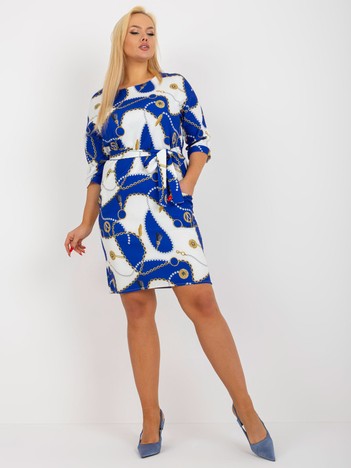 Biało-niebieska elegancka sukienka plus size z printami 