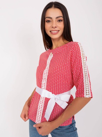 Czerwono-biała damska bluzka wizytowa z paskiem 
